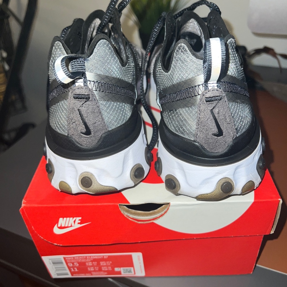 Nike React Element Size 9.5 - image 3